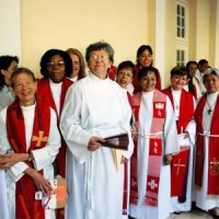 Синод в Англии проголосовал против женщин-епископов