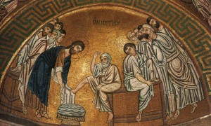 "Бог наиболее полно открыл себя в Иисусе". Иисус омывает ноги своим ученикам.