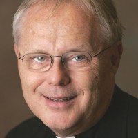 Католический священник утверждает, что браки однополых пар помогают обществу