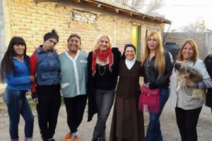 Сестра Моника (третья справа) с её группой транс* женщин