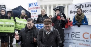 Религиозные активисты у здания Верховного суда США