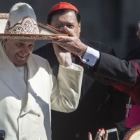 Папа Римский заменит нунция, который организовал встречу с Ким Дэвис