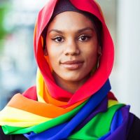 Австралийские дизайнеры создали радужный хиджаб в поддержку брачного равноправия