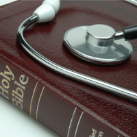 Религиозные убеждения влияют на оказание медицинской помощи ЛГБТ